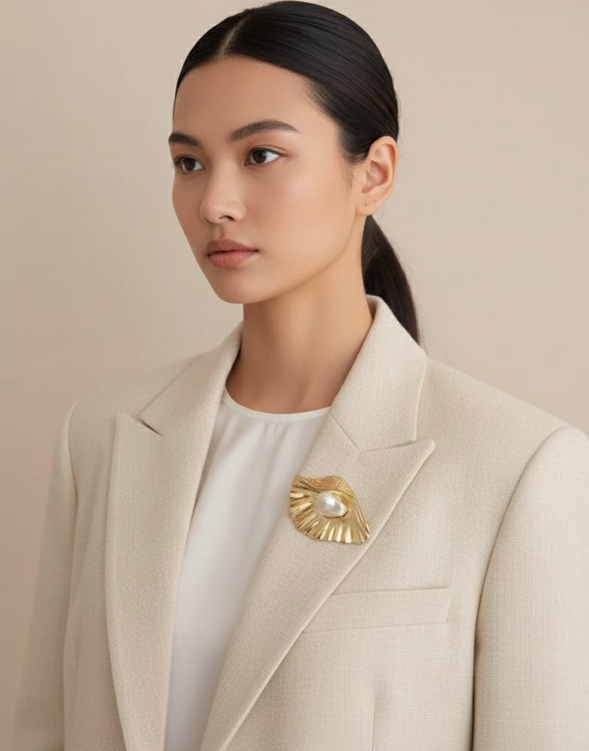 Shell shape Pearl Pin Brooch