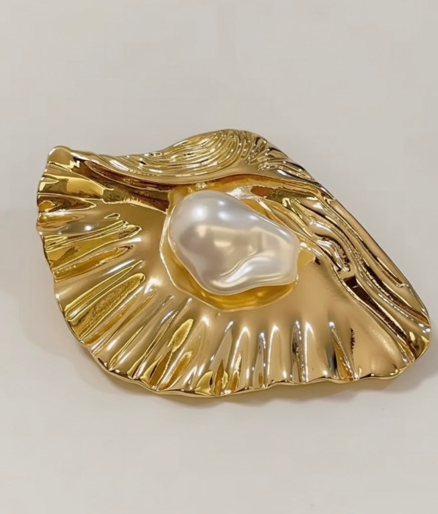 Shell shape Pearl Pin Brooch