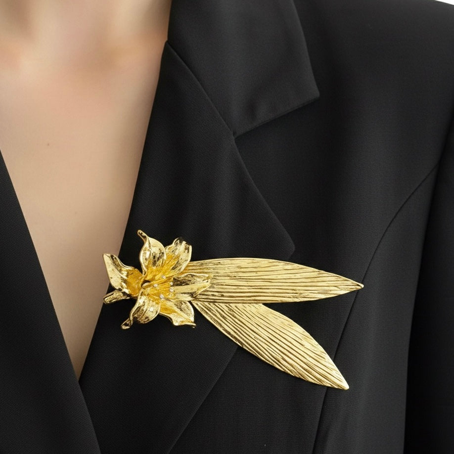 Leaf Tail Flower Brooch