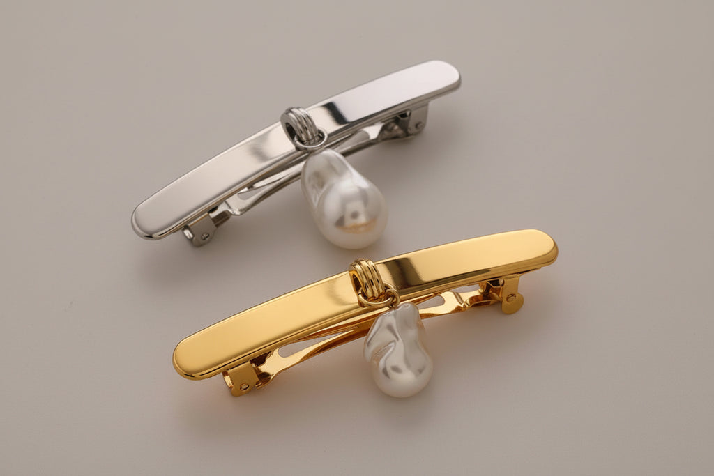 Hair clip with baroque pearl