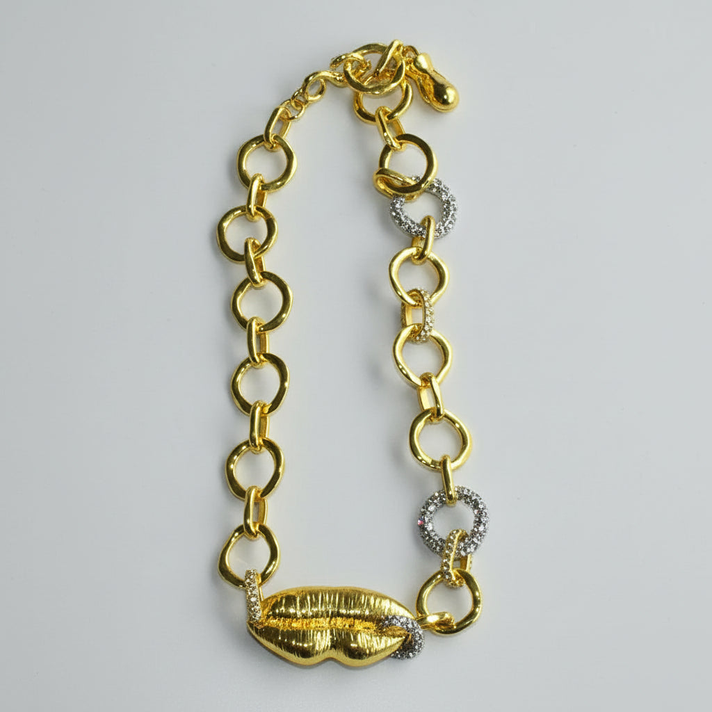 Chain Necklace With Lip Pendant