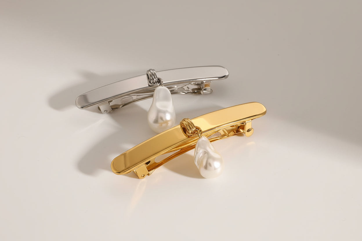 Hair clip with baroque pearl