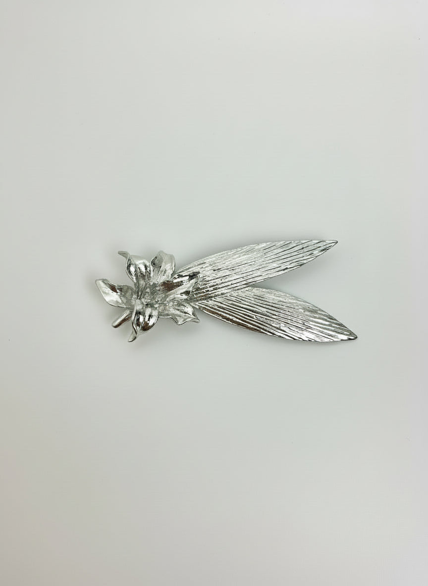Leaf Tail Flower Brooch